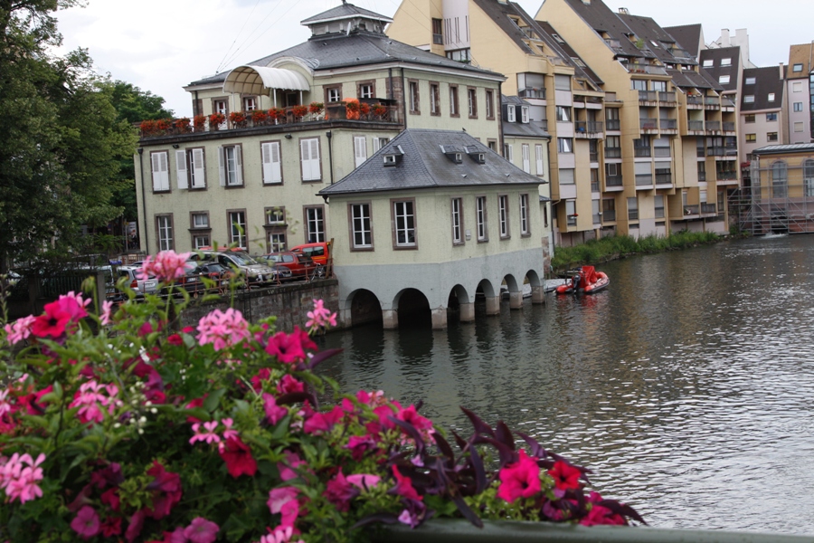 Palazzi in riva al fiume - Palaces on the waterfront